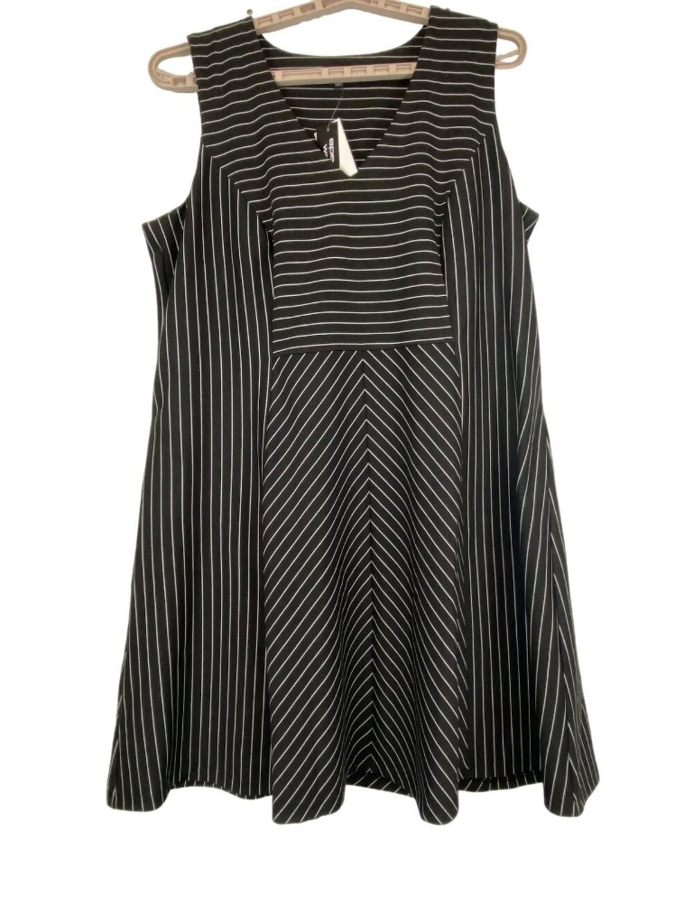NWT Spense Womans 20W Black & White Fit & Flare Striped V-Neck Sleeveless Dress
